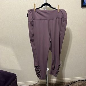 EUC Livi plum colored leggings size 22/24 with ankle cutouts